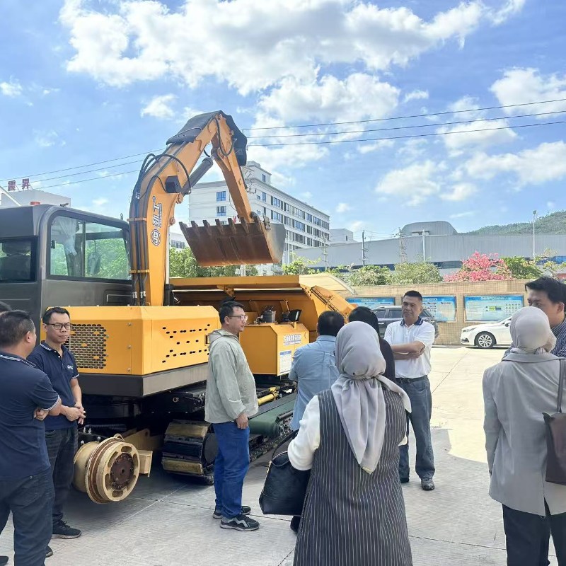 Customers from Indonesia visited Jinggong Machinery Company