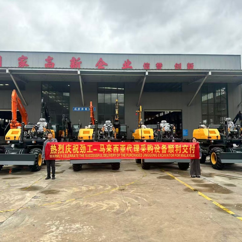 تم تسليم أربع حفارات سكك حديدية بنجاح إلى العميل الماليزي